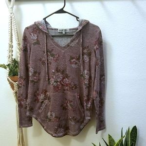 DONATING SOON Absolutly Famous • Sweater